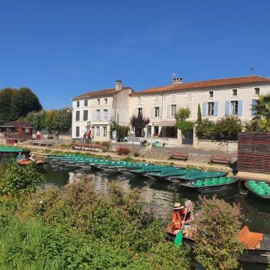 coulon-quai-barque-niort-marais-poitevin